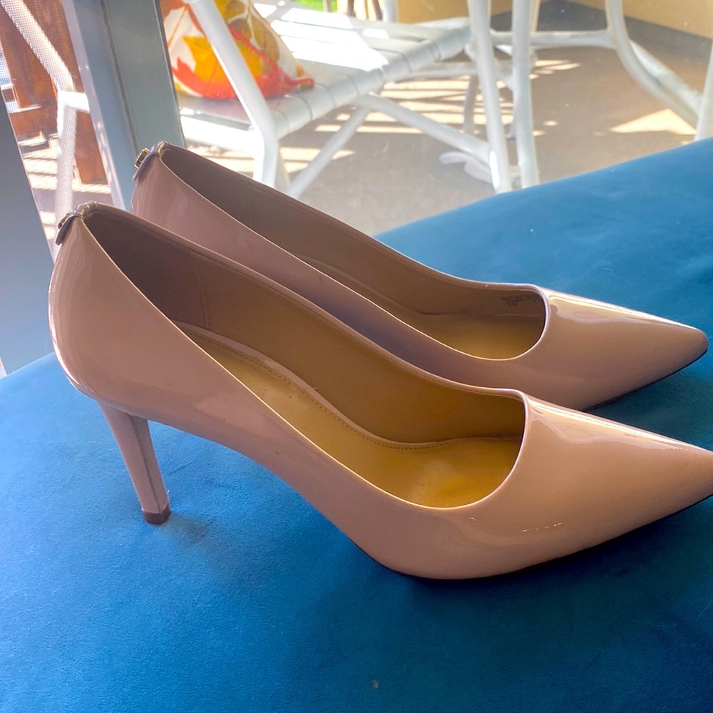 Cream Michael Kors heel shoes